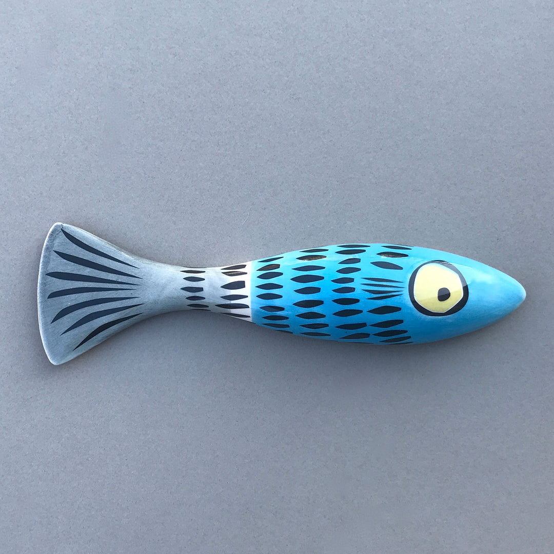 Wall-Mounted Slim Fish Ornament in Blue with Dashes