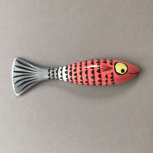 Wall-Mounted Slim Fish Ornament in Red with Dashes